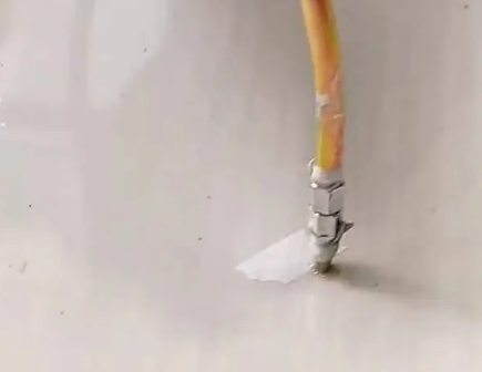 大厂瓷砖空鼓维修公司专业解答在瓷砖铺贴过程中，如果使用的砂料过粗（如全部使用了粗砂），可能会导致以下问题